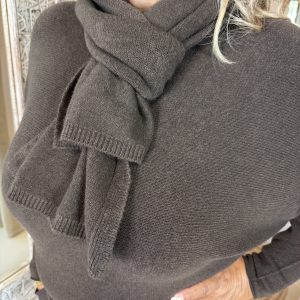 Alternative view of Vleermuis Trui met Sjaal Donker Bruin