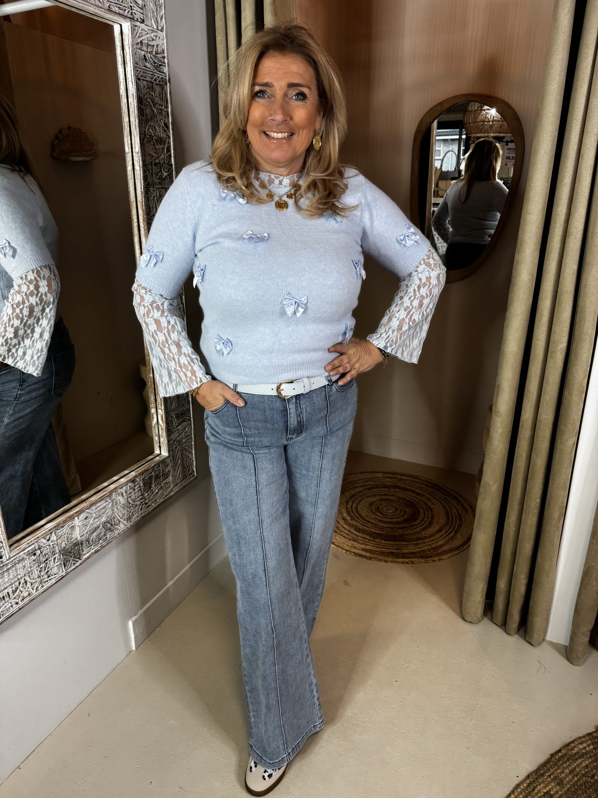 Korte Mouw Trui 1081 Met Strikjes Licht Blauw