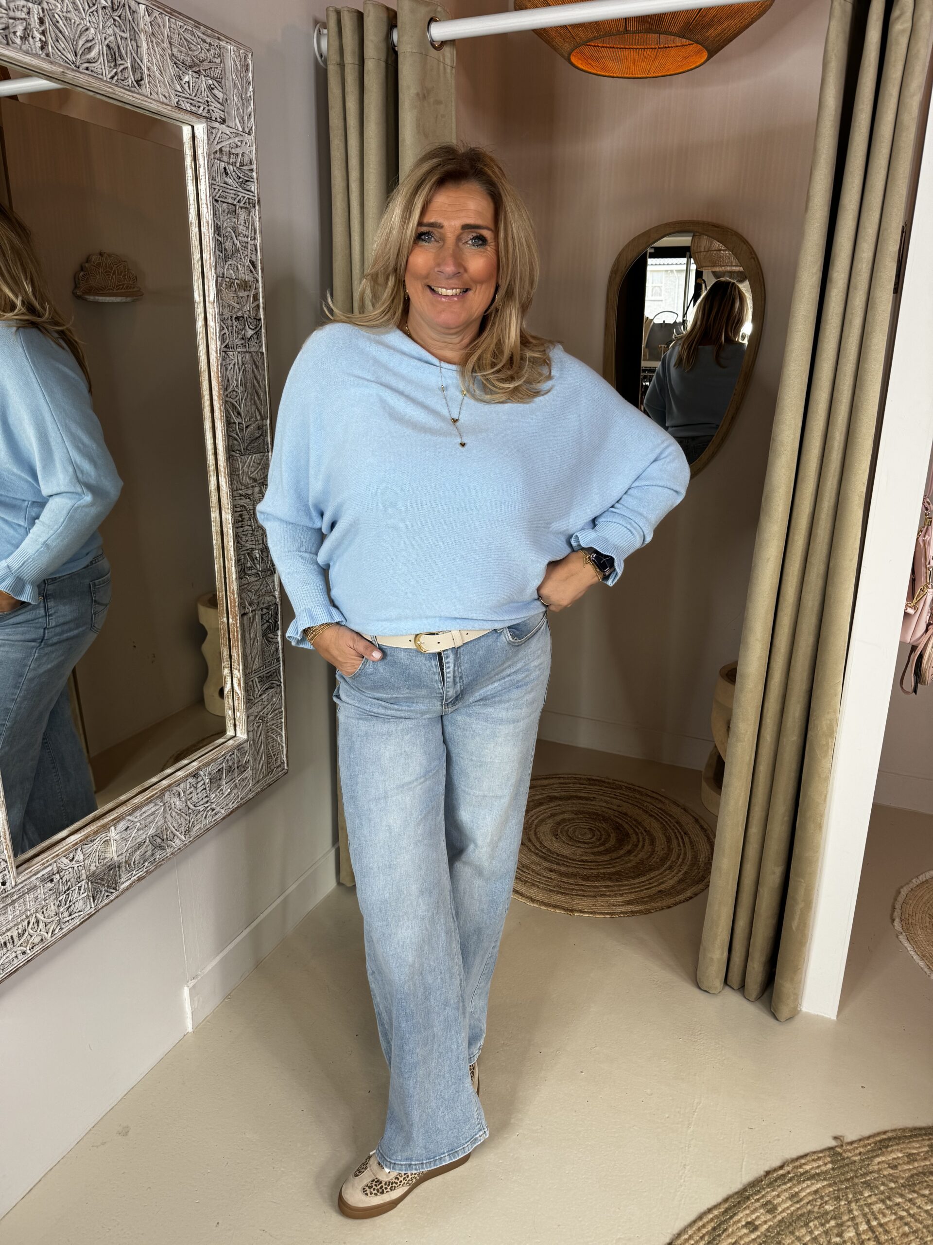 Vleermuis Trui Ruffle Mouw Licht Blauw