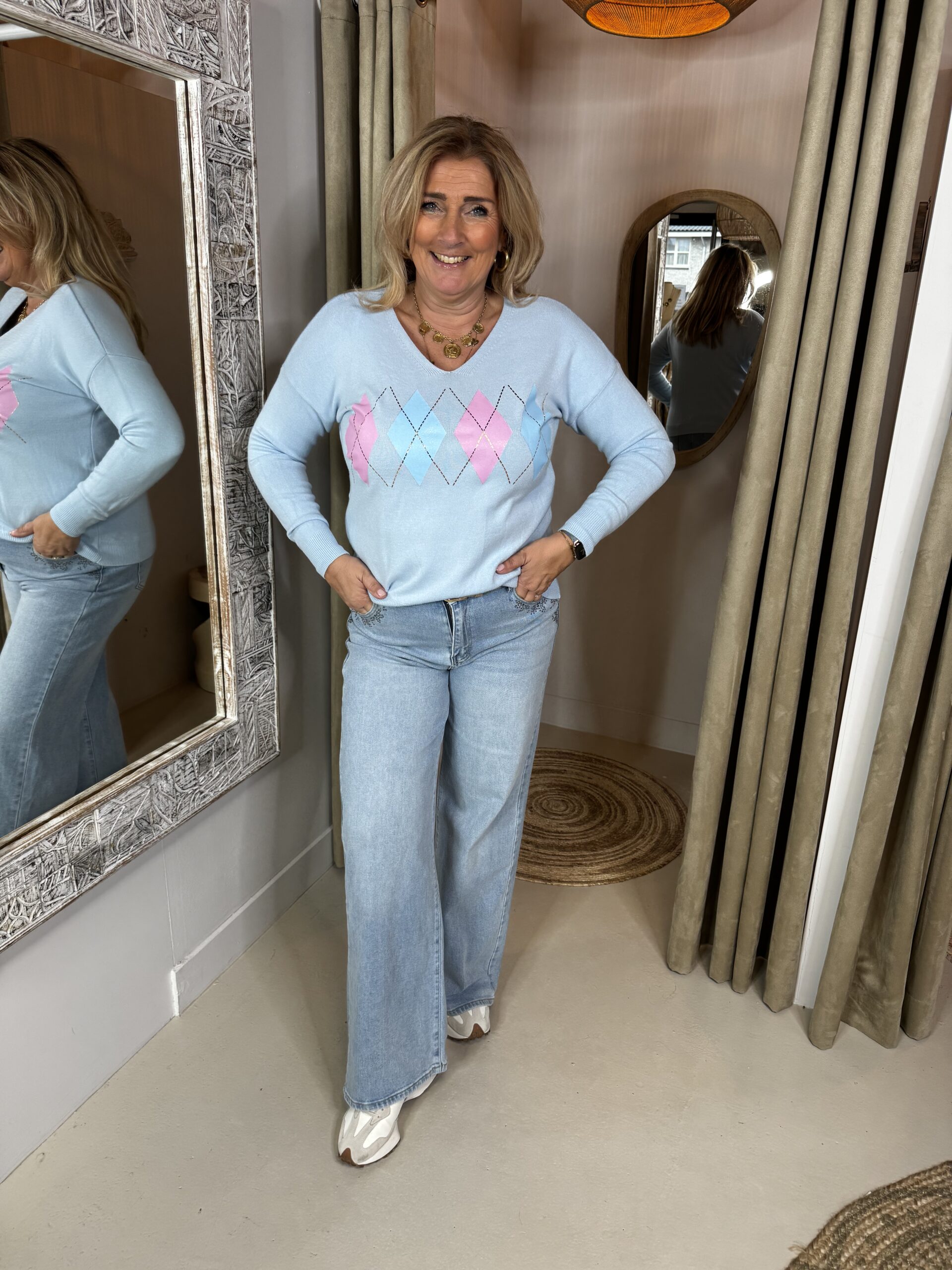 V-Hals Trui Dunya met Ruit 8053 Licht Blauw