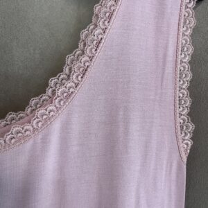 Alternative view of Viscose Hemdje kanten randje Roze 2 voor €19,95