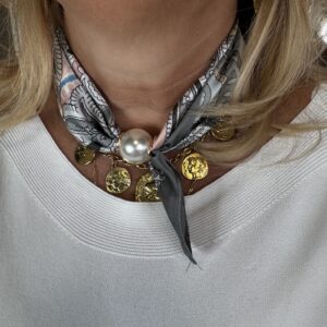 Vierkant Sjaaltje Met Parel Sluiting 70974 Light Blue