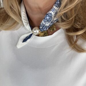 Vierkant Sjaaltje Met Parel Sluiting 71034 Blauw