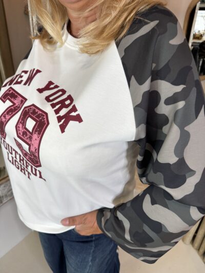 Sweater New York 79 Camouflage Mouw Bordeaux Print
