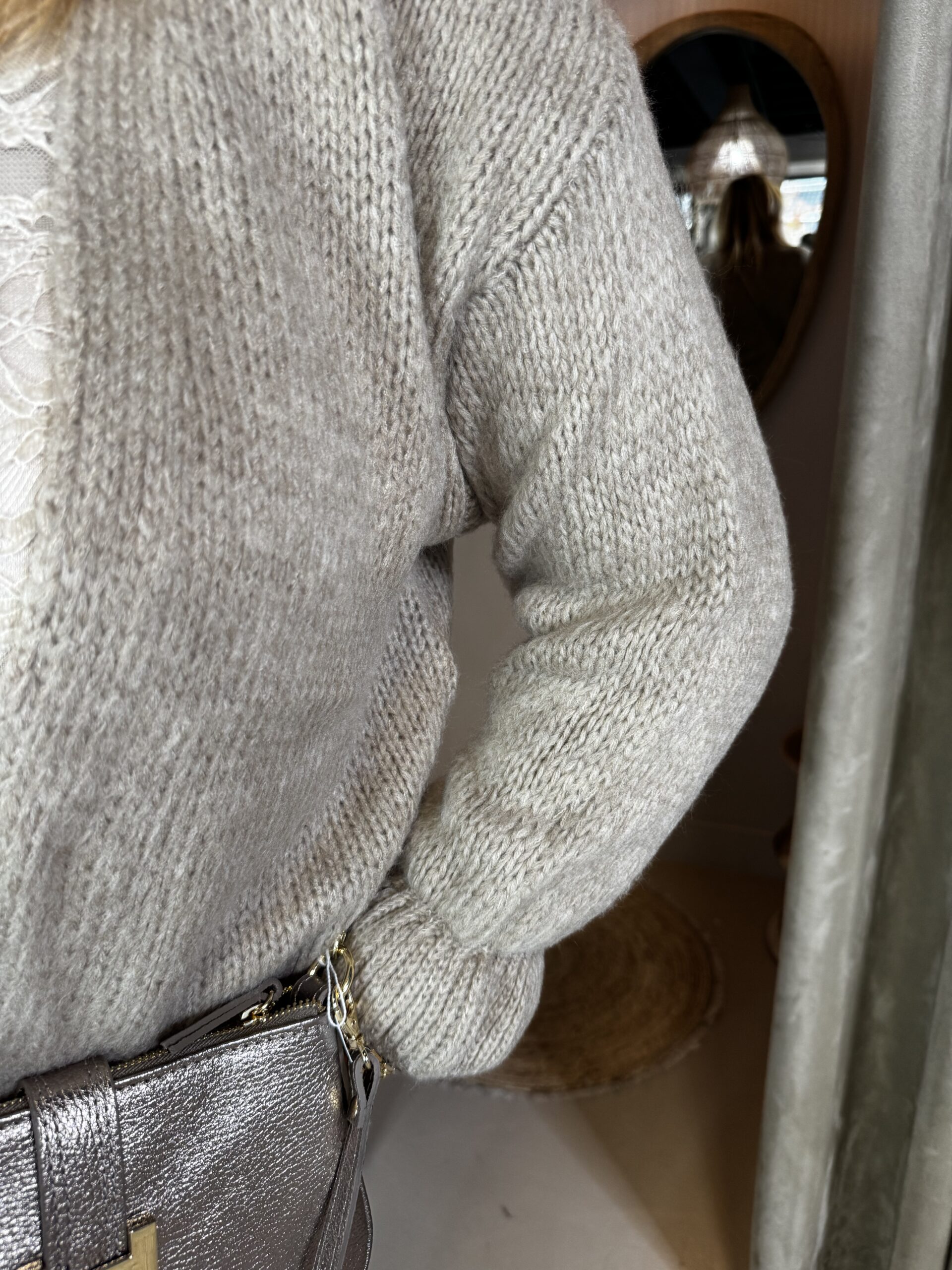 Vest Bodine 1395 Ruffle Mouw Taupe - Afbeelding 2