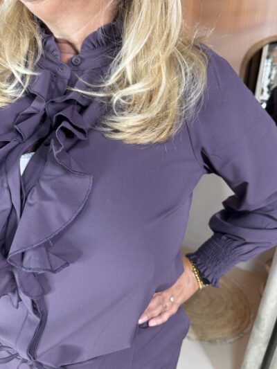 Mi Piace Travelstof Blouse 202930 Ruffle Perfect Plum via villaggio