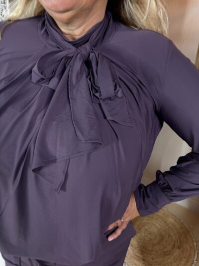 Mi Piace Travelstof Blouse Bow 202774 Perfect Plum - Afbeelding 3