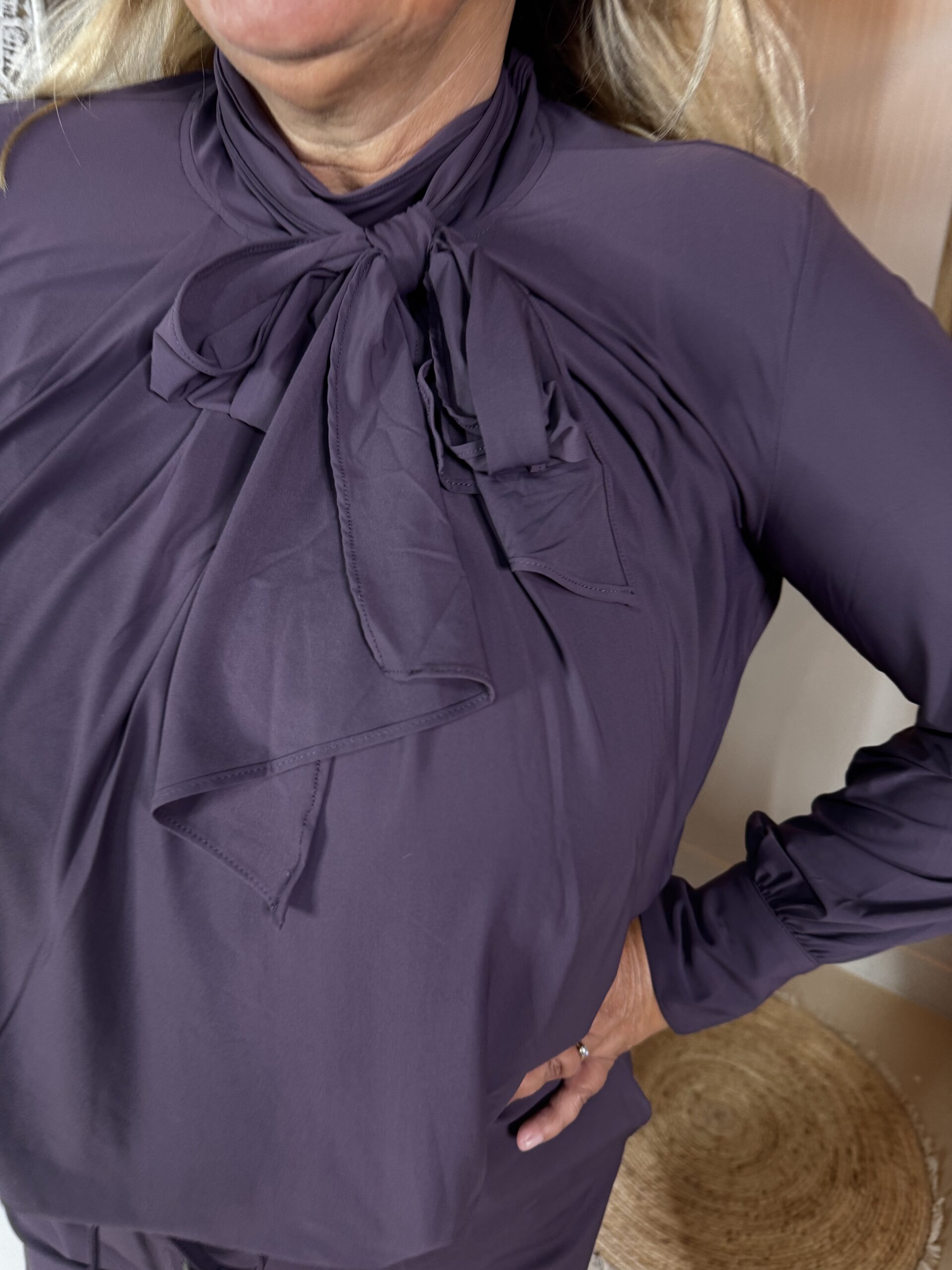Mi Piace Travelstof Blouse Bow 202774 Perfect Plum - Afbeelding 3